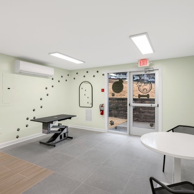 Andover at Crabtree - pet spa with adjustable pet table and sitting area